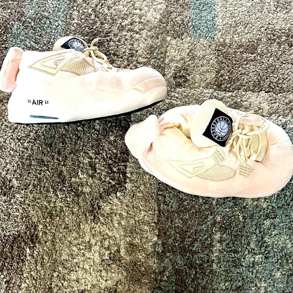 Off-white slippers
